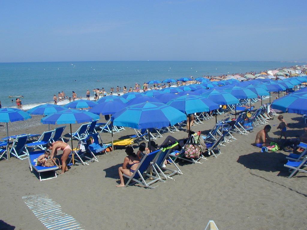 Camping Free Beach Marina Di Bibbona Luaran gambar